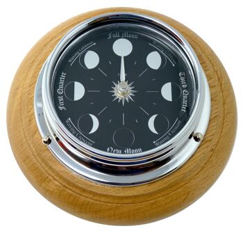 Horloge de phase de lune Prestige faite à la main en chrome sur un support mural en chêne clair anglais 2