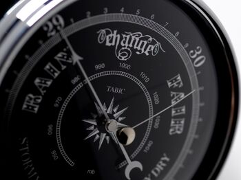Baromètre traditionnel Prestige fait à la main en chrome avec un cadran noir de jais créé avec un fond en miroir 5
