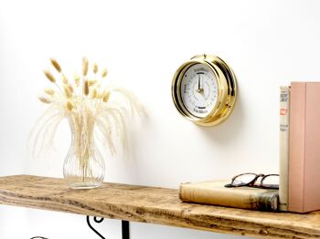TABIC Horloge de marée faite à la main en laiton avec cadran en aluminium blanc, horloge murale traditionnelle de marée marine, horloge nautique sur le thème de l'océan pour les amateurs de plage – Boîtier en laiton lourd de 1/2 kg 1