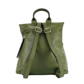 RB1021E | Sac à dos souple pour femme en cuir véritable fabriqué en Italie avec bretelles réglables. Fermeture éclair et accessoires en métal doré brillant - Coloris vert - Dimensions : 30 x 34 x 10,5 cm 5