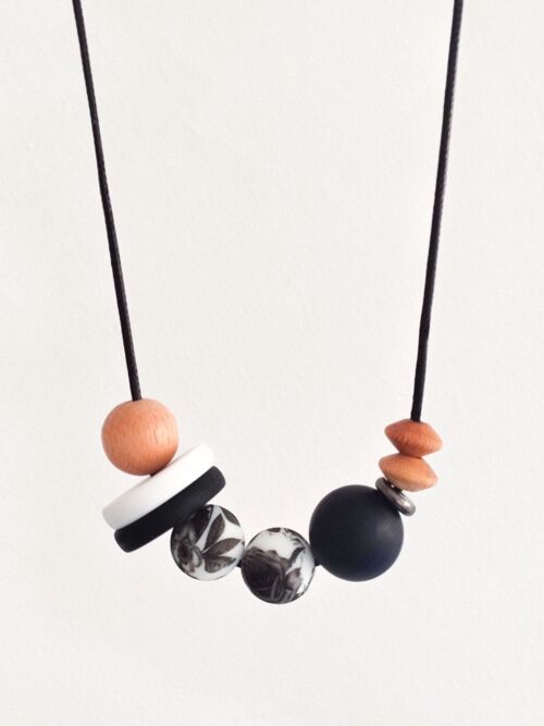 Mono Bloom Mama Necklace