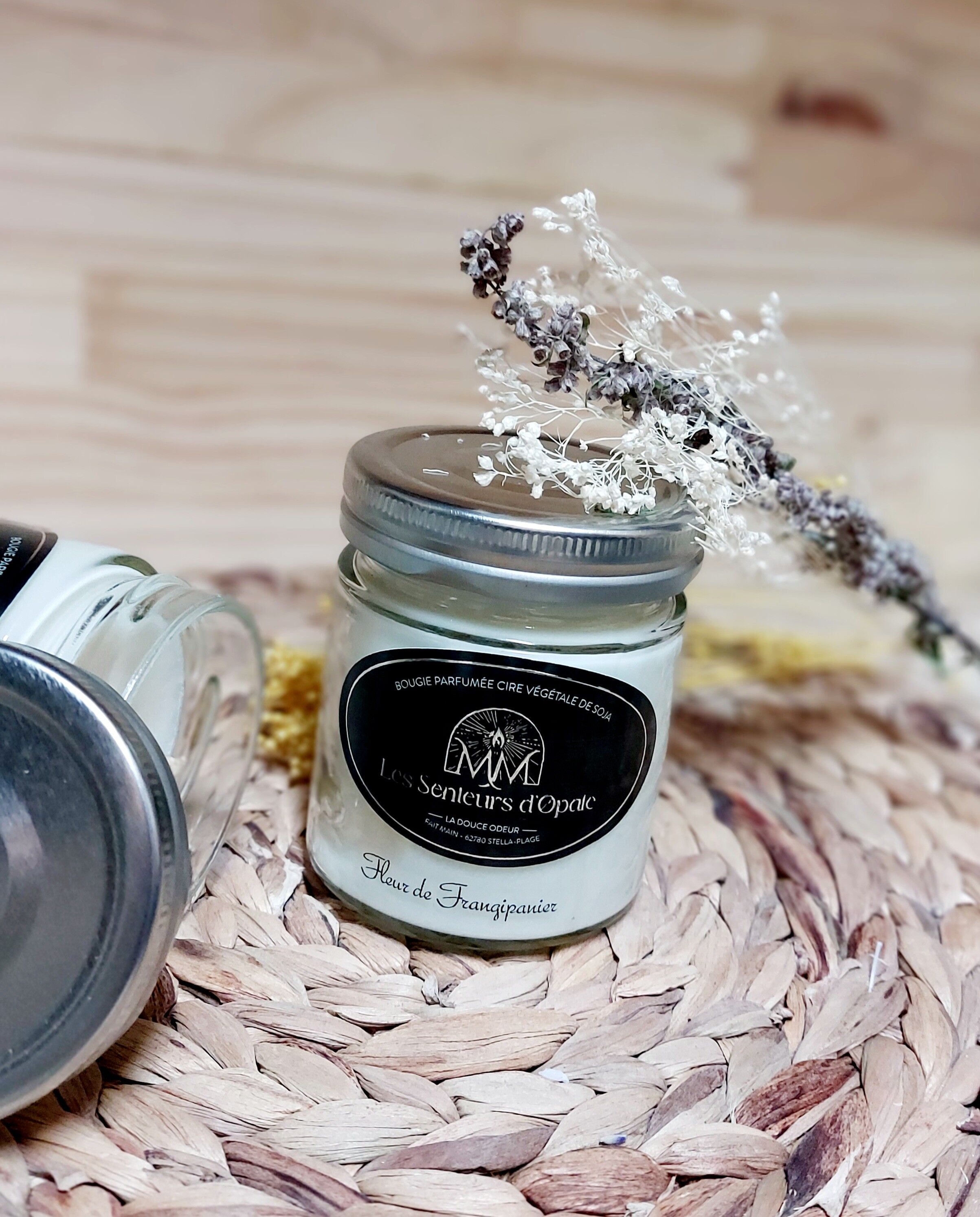 Candela profumata Cera vegetale Soia - FIORE DI FRANGIPANI (150gr)