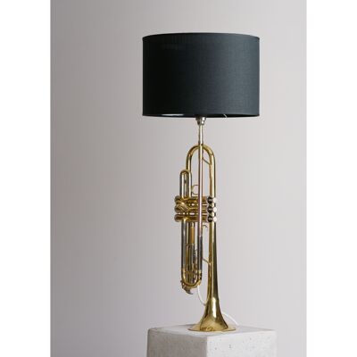 Lucina trumpet lamp