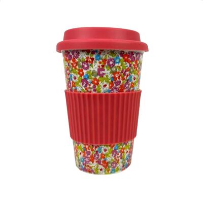 Ceramic mug with silicone lid and hand protector