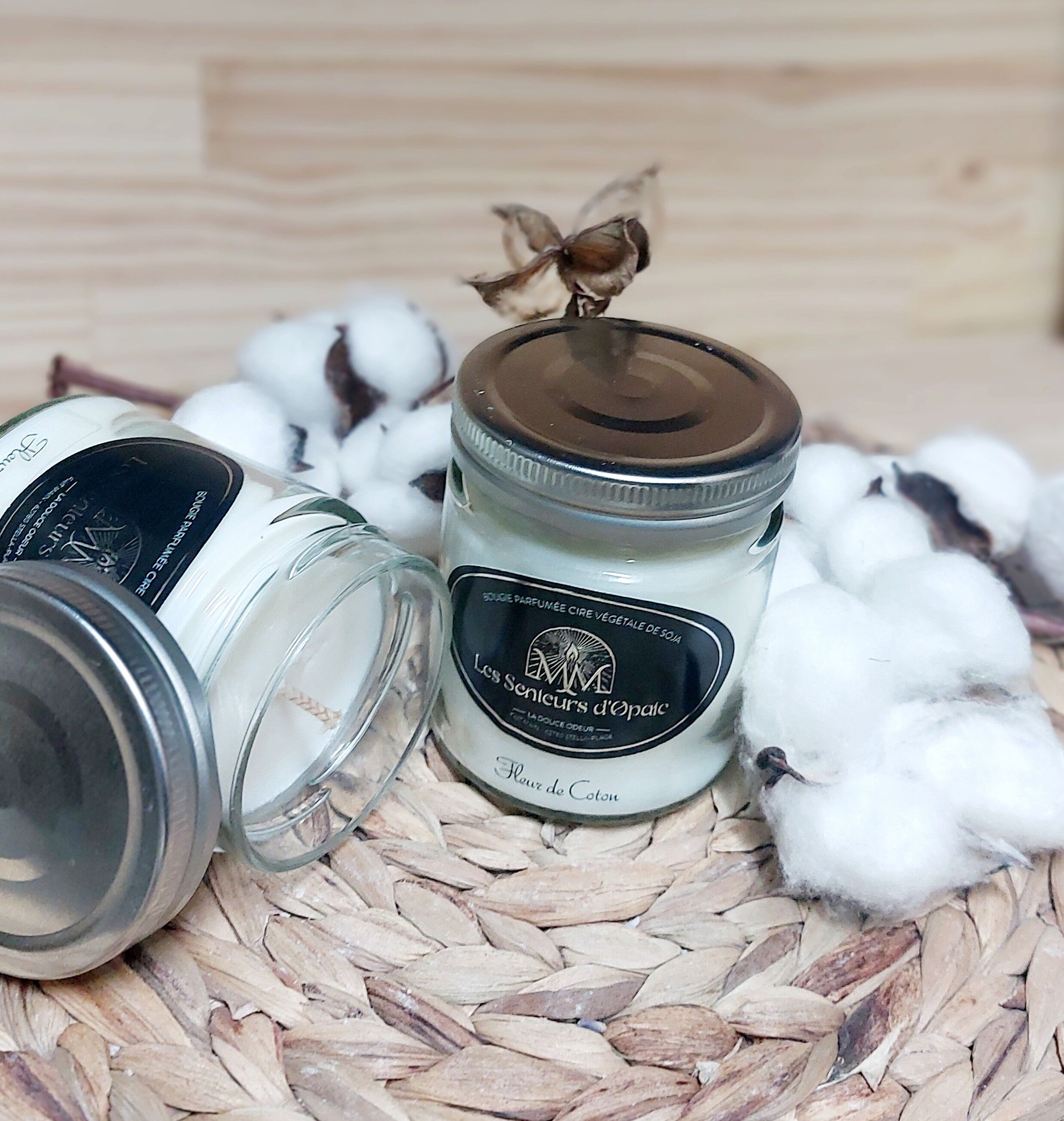 Candela profumata in cera di soia vegetale - FIORE DI COTONE (150 g)