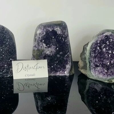 Uruguayische polierte Amethyst-Geode A (1,75 – 2 kg) – A 1,75 – 2 kg