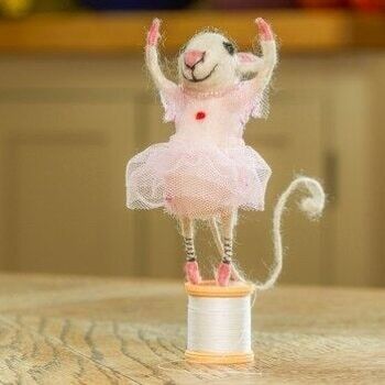 Belle souris de danseuse de ballet - par Sew Heart Felt 1