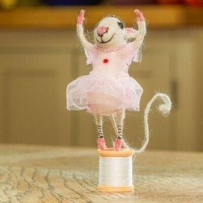 Beautiful Ballet Dancer Mouse - by Sew Heart Felt