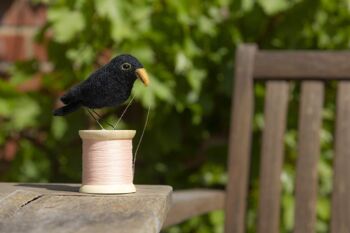 Oiseaux sur une bobine - Blackbird - par Sew Heart Felt 1