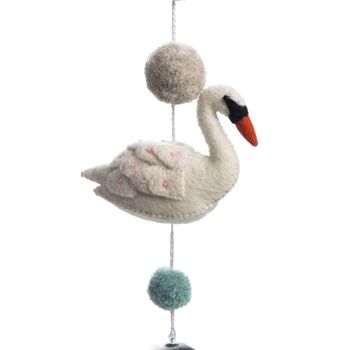 Darcy Swan Pom Pom Vert - par Sew Heart Felt 2