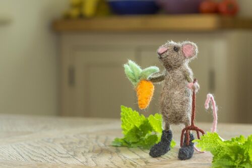 Dog Walker Mouse - by Sew Heart Felt