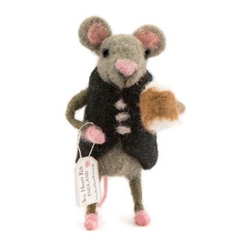 Souris en feutre avec une pinte de bière - par Sew Heart Felt 5