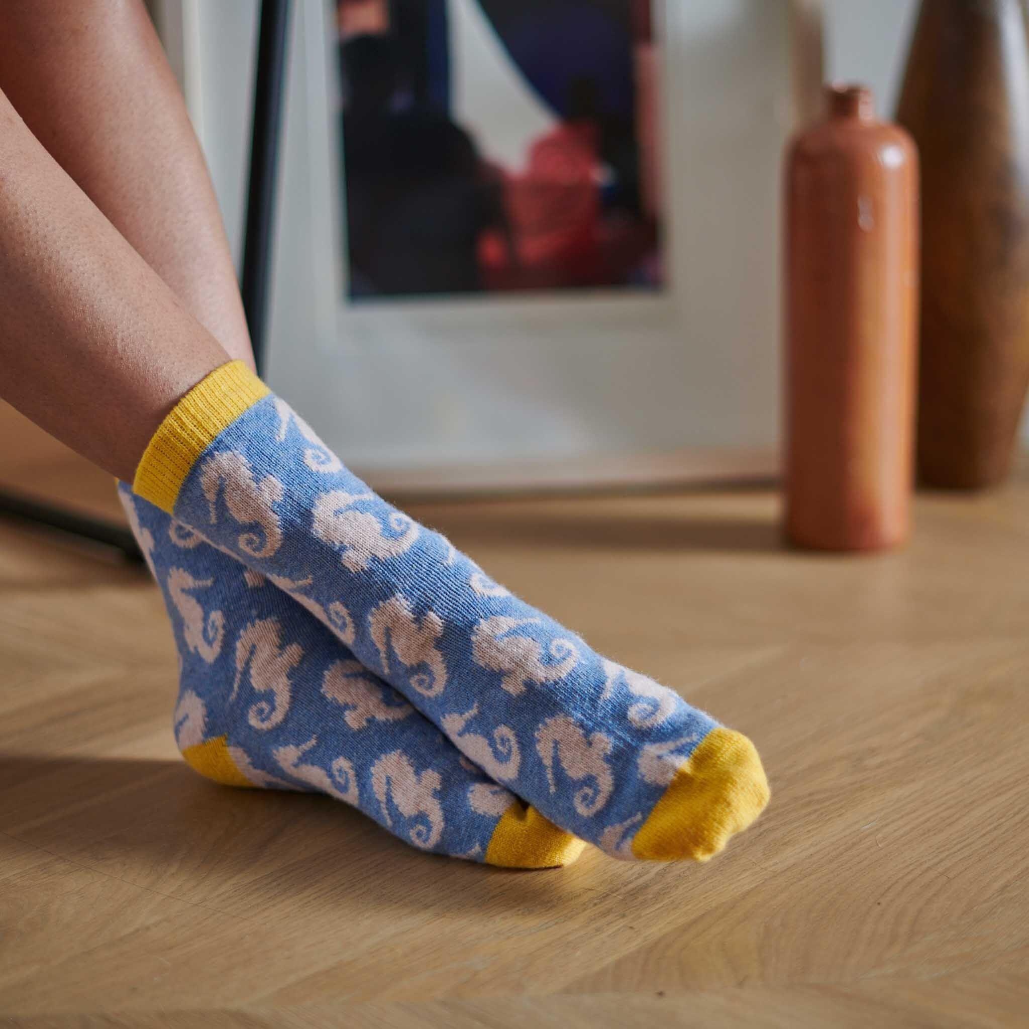 Calzini alla caviglia da donna in lana d'agnello - cavallucci marini - blu