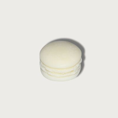 Musty-scented macaroon fondant
