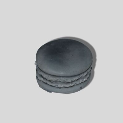 Macaron fondant flavored with: trick or treat?