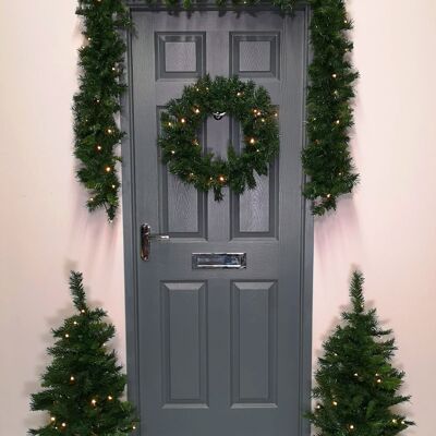 4er-Set weihnachtliches, beleuchtetes Türset, Dekorationsset – 90 cm große Bäume/Girlande und 60 cm Kranz – vorbeleuchtet mit warmweißer LED