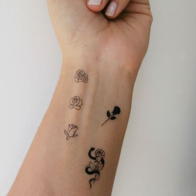 Mini tatuajes temporales de rosas, serpientes y dagas.