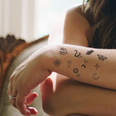 set mini tatuajes temporales luna, serpiente, estrellas, mariposa