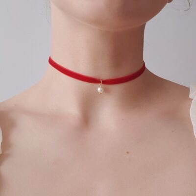 Collier ras du cou en velours perlé rouge foncé