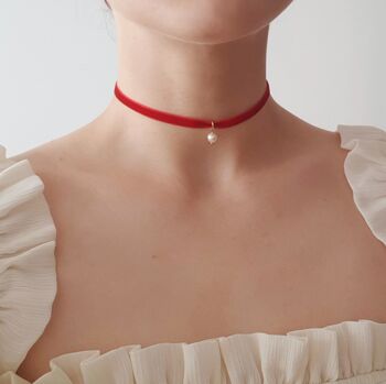 Collier ras du cou en velours perlé rouge foncé 4