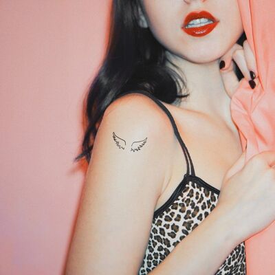 Tatuaggio temporaneo minimalista con coppia di ali (set di 4)