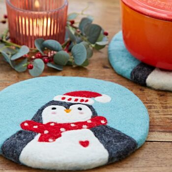 Dessous de plat de Noël en feutre pingouin 1