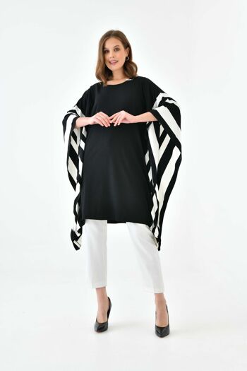 Robe tunique oversize à manches larges avec détails à rayures blanches 4