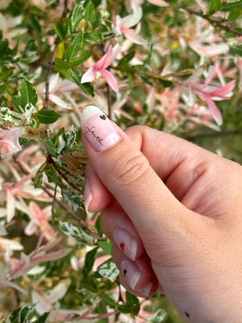 tatouages autocollants pour ongles de croix et du mot faith 1