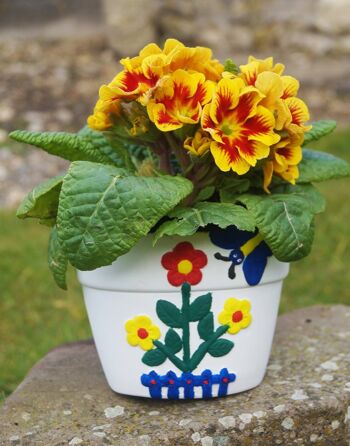 Petit jardinier : peignez votre propre pot de fleurs 4
