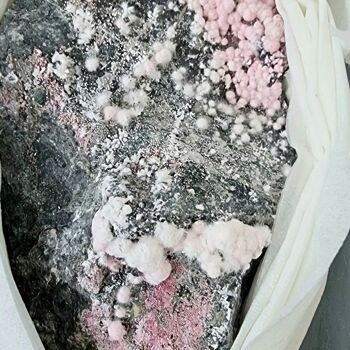 Picropharmacolite rose minéral cristal rare - 1 2