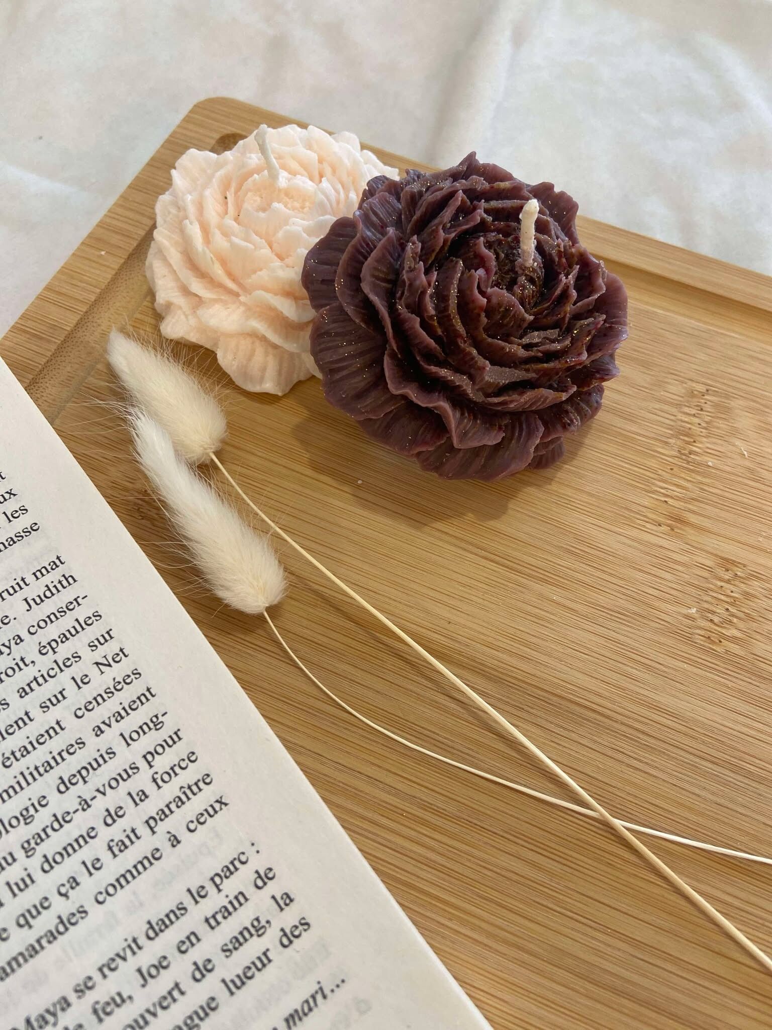 Decorative pink candle - 100% soy wax