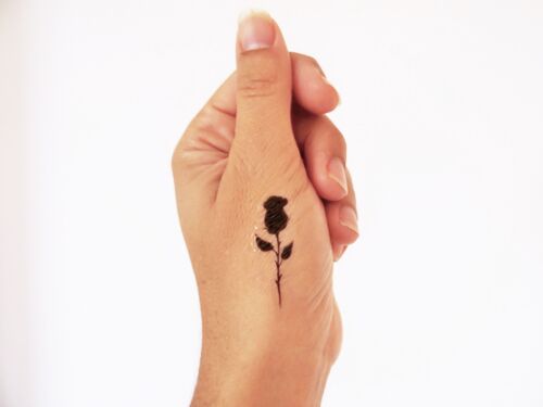 Tatouage temporaire petite rose noire (lot de 4)