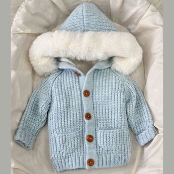 Cardigan élégant pour bébé tricoté en grosse maille, manteau avec détail en fourrure 7