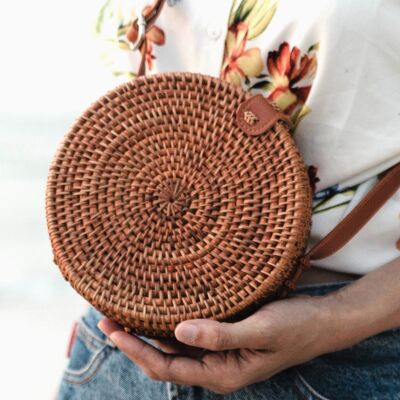 Kleine Umhängetasche Bali-Tasche SENJA (braun) aus Rattan