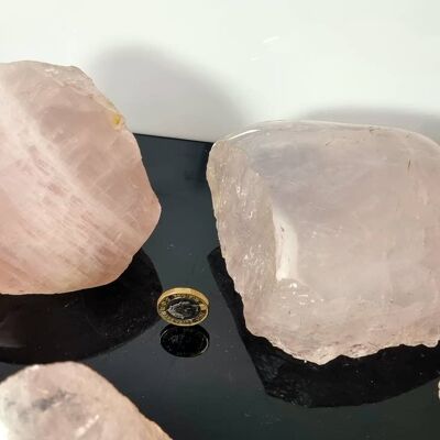 Cristal de quartz rose à moitié poli