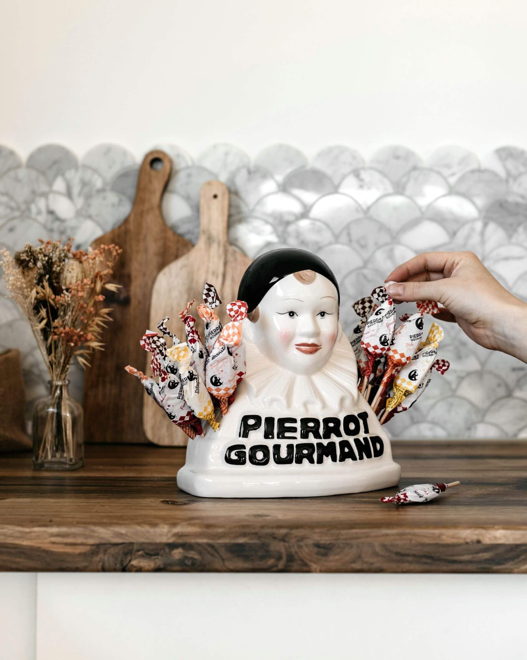 Entdeckungspaket – Bust-Box, Lutscher mit frischem Milchkaramell, Lutscher mit Fruchtgeschmack, Auswahl an Nuggets, La Grande Ourse-Bonbons