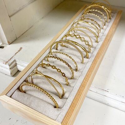 I braccialetti rigidi in acciaio inossidabile riempiti mostrano 18 pezzi