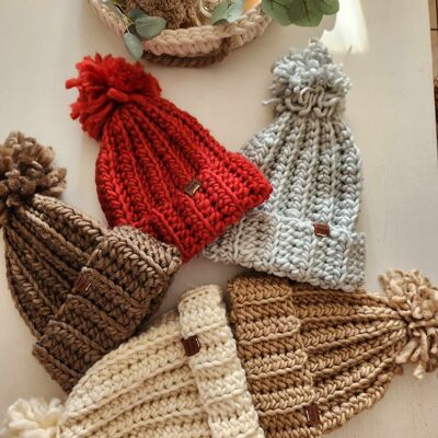 Chunky knit hat. Pom-pom hat