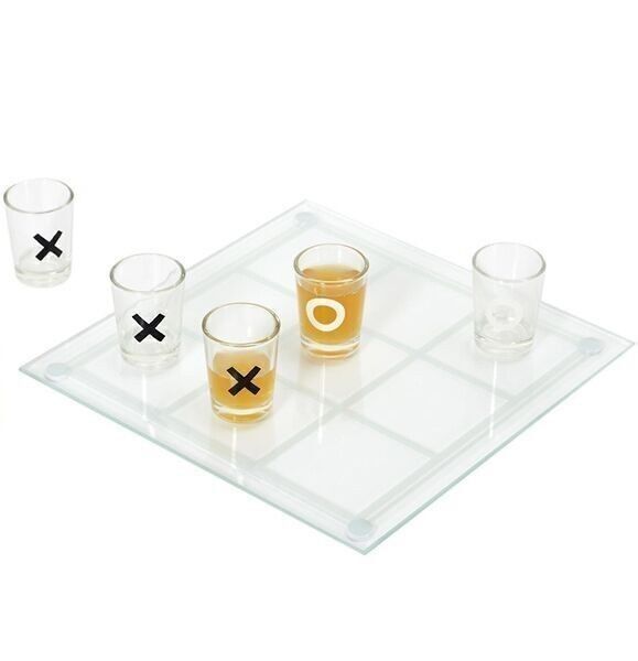 Gioco di bevute di tris di vetro