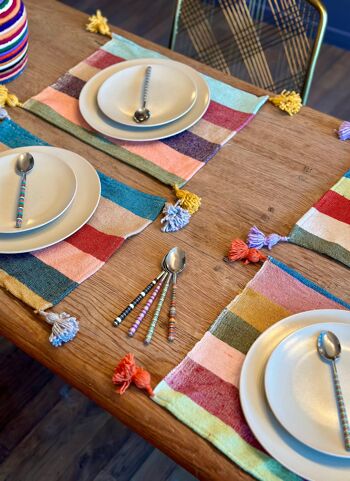 Sets de table en coton rayé multicolore avec pompons 1