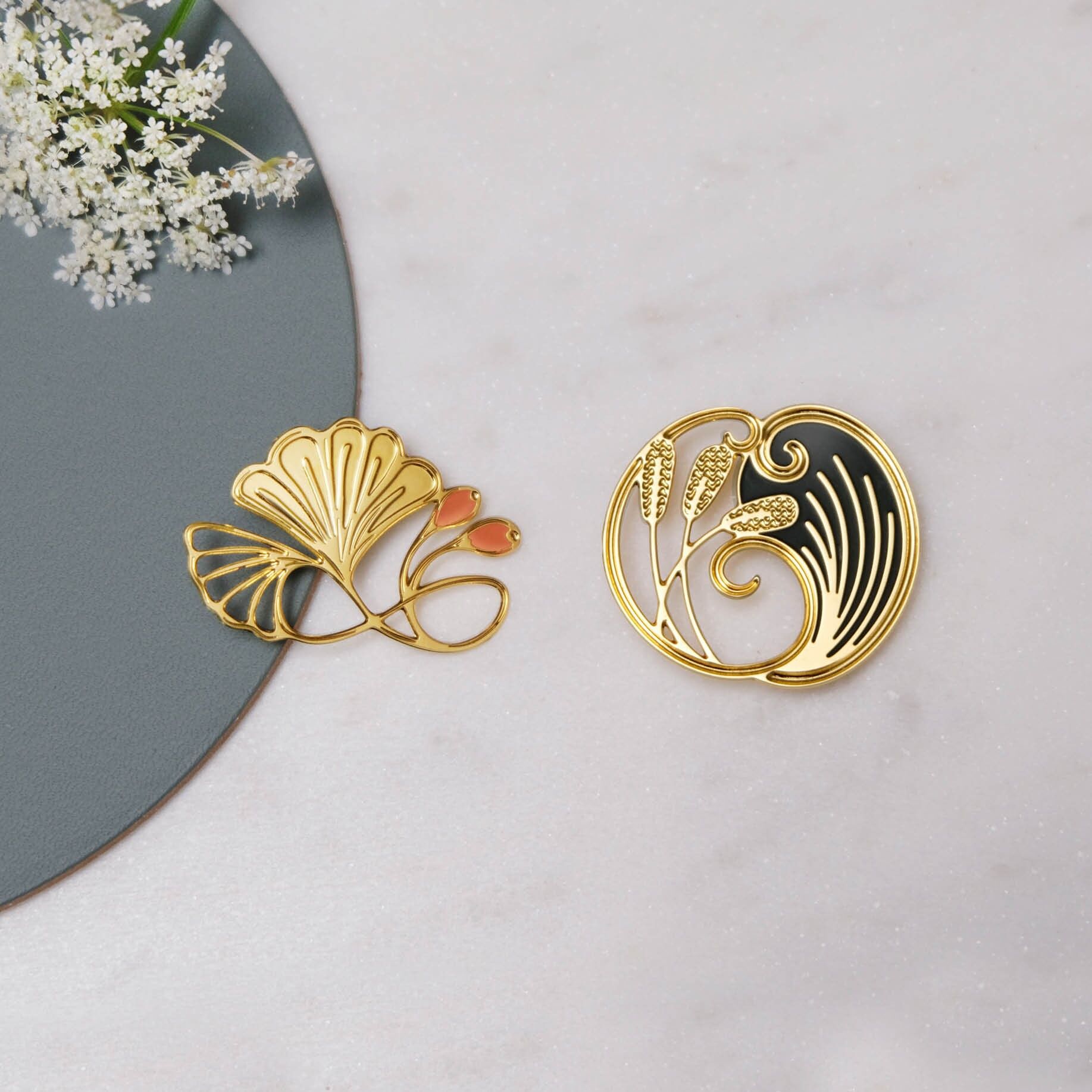 Assortimento di 12 spille magnetiche in stile liberty