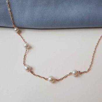 Collier chaîne ras de cou avec 5 perles IMPRESSION Doré & Perles de culture 5