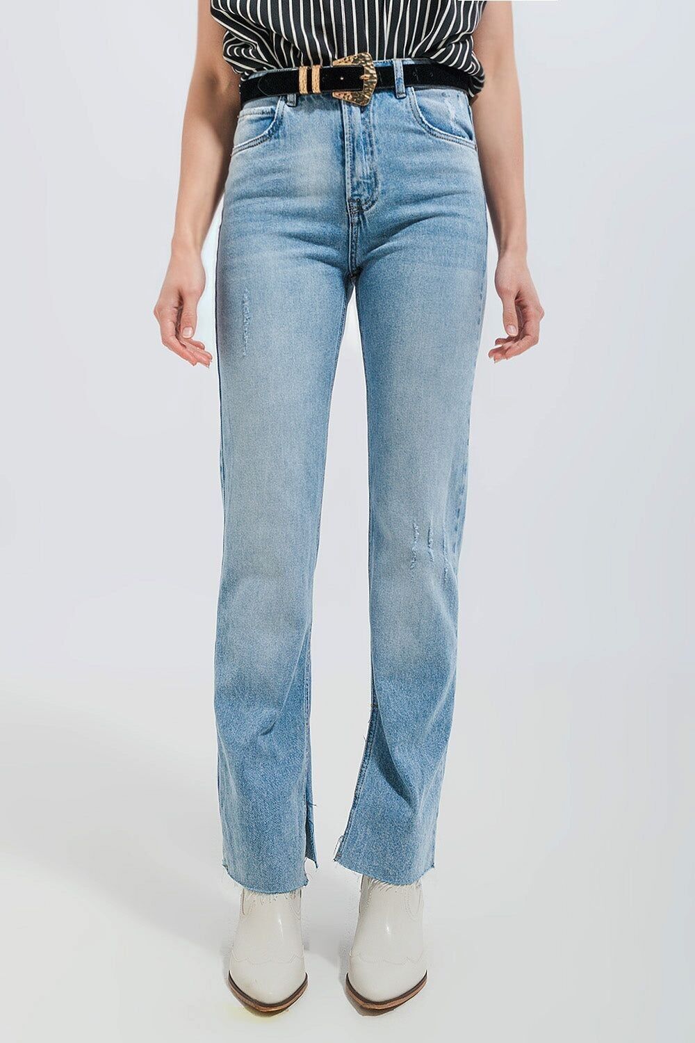 Jeans in lavaggio chiaro con orlo grezzo