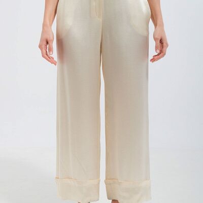 Pantalón de traje pernera ancha de raso en color crema