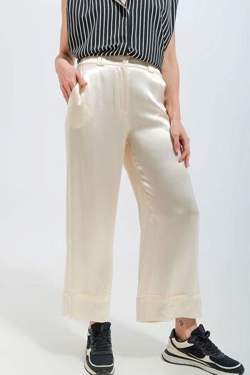 Pantalon de costume large en satin crème 5