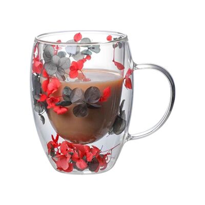 Tasse mit roten und grauen Blütenblättern und doppelwandigem Henkel