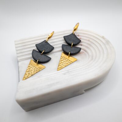 Black gold geometrical earrings with hammered pendant