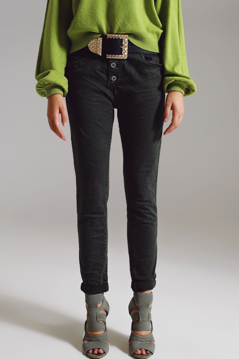 Jeans skinny con bottoni a vista in colore verde militare