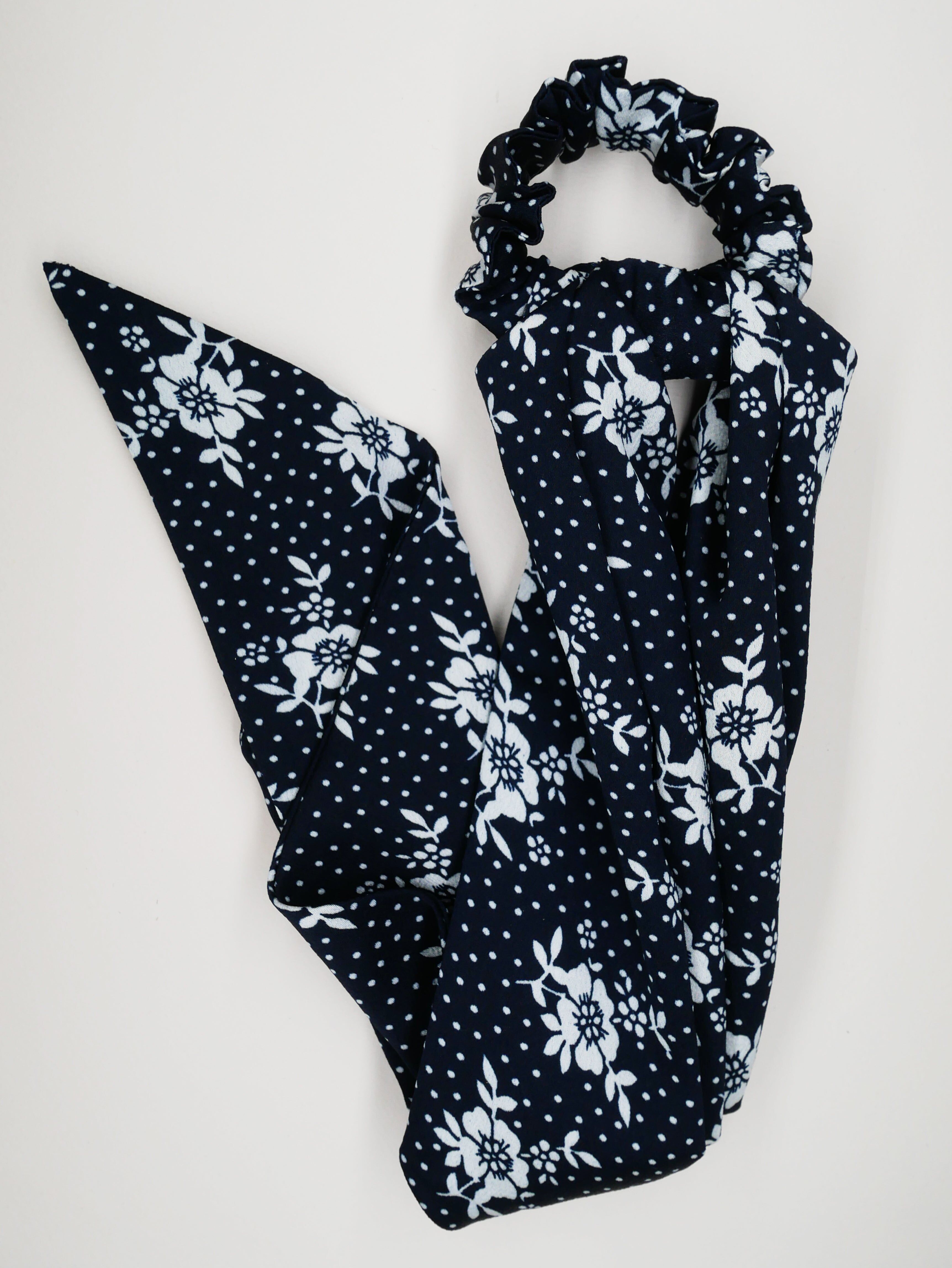 Sciarpa floreale blu navy - Estelle