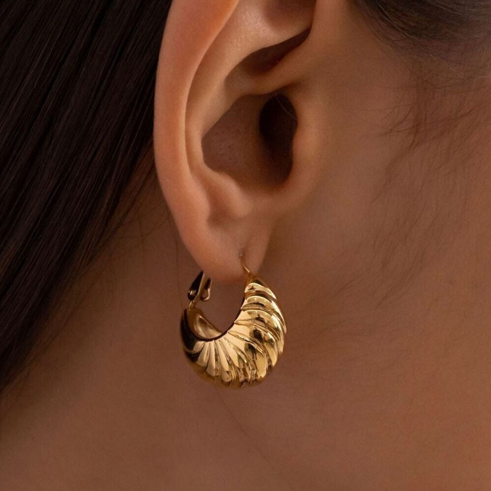 Orecchini a cerchio Benlina - a forma di conchiglia